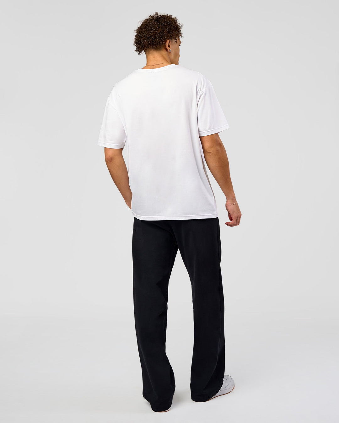 Man wearing Forever EffortlessTech Tee - White | Model:Leandro | Size:M - view 5