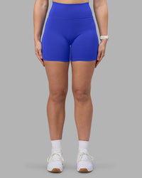 Woman wearing Fusion Ultra High-Rise 6" Short Pockets - Power Cobalt | Model:Amy | Size:M