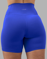 Woman wearing Fusion Ultra High-Rise 6" Short Pockets - Power Cobalt | Model:Amy | Size:M