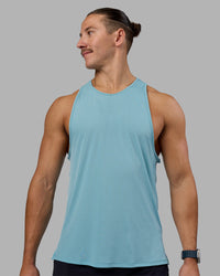 Man wearing Pace Running Tank - Retro Blue | Model:Jaiden | Size:M