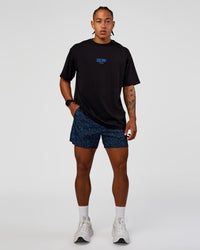 Man wearing Pace 5" Lined Running Short - Energy Print Palace Blue | Model:Malebo | Size:M