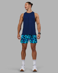 Man wearing Pace Running Tank - Midnight Blue | Model:Jaiden | Size:M