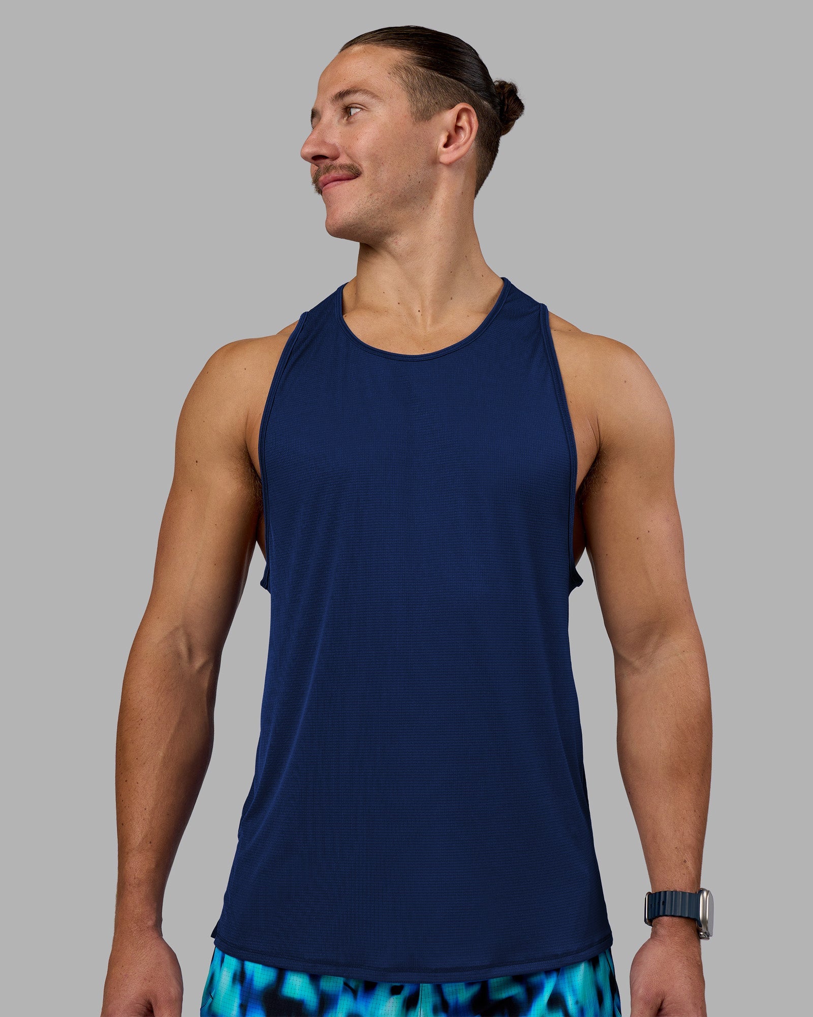 Man wearing Pace Running Tank - Midnight Blue | Model:Jaiden | Size:M