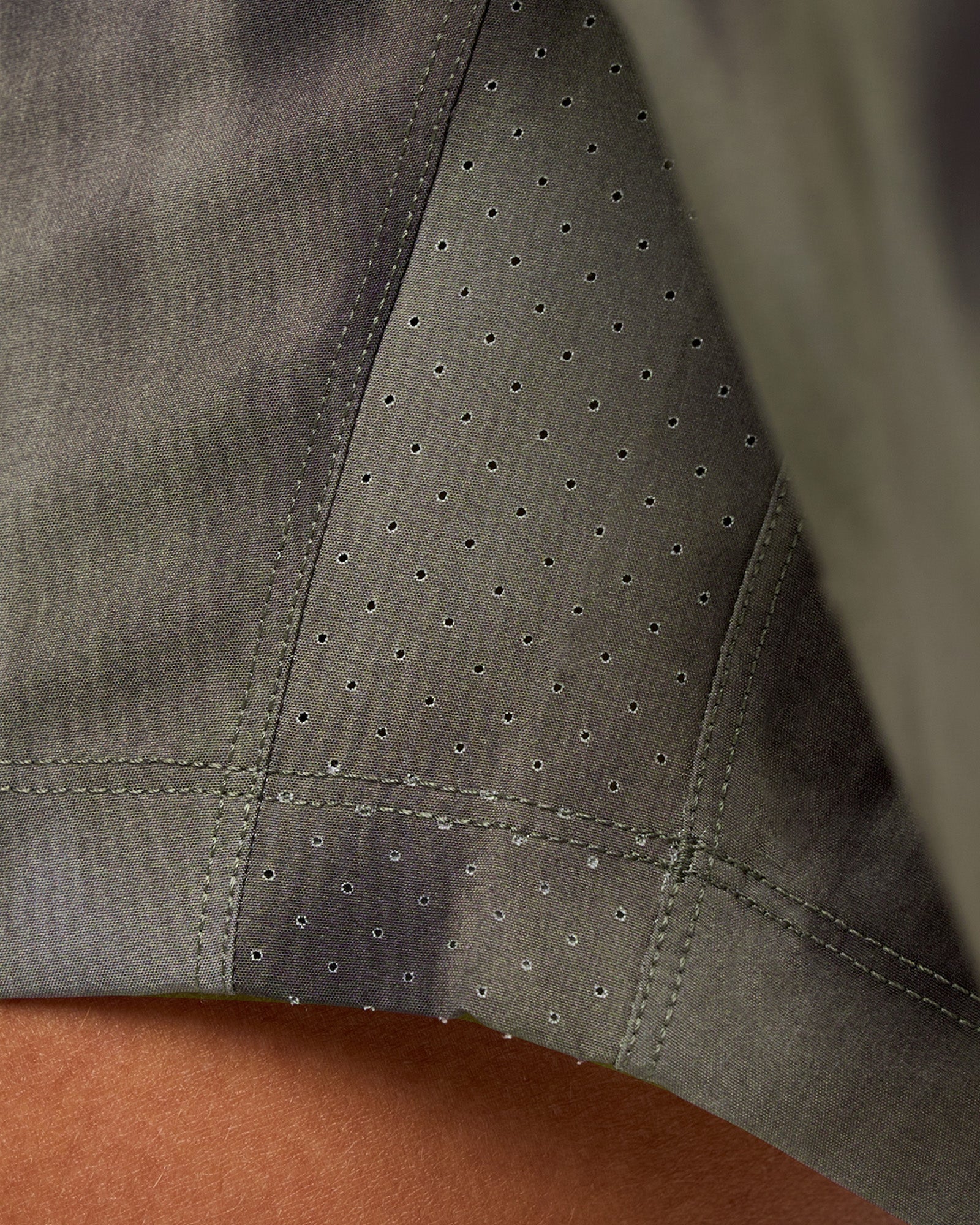 Man wearing Rep 7" Performance Short - Camo Washed Walnut Grey | Model:George | Size:M