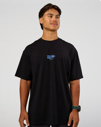 Man wearing Run Club Script FLXCotton Oversized Tee - Black-Palace Blue | Model:George | Size:M