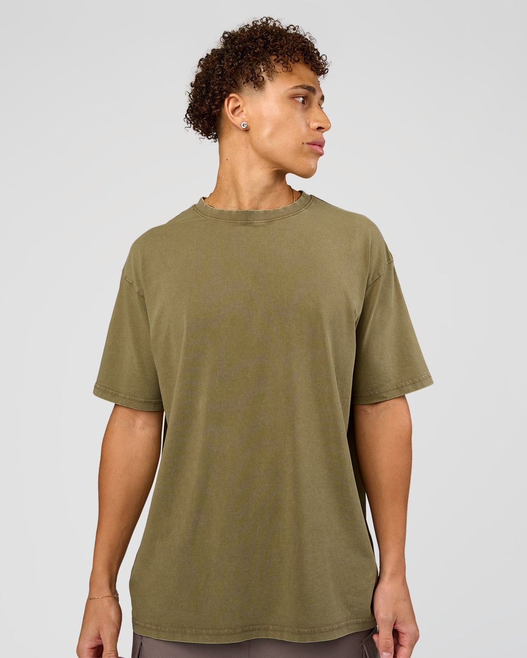 Man wearing Shadow Mode FLXCotton Oversized Tee - Walnut Grey Washed | Model:Leandro | Size:M