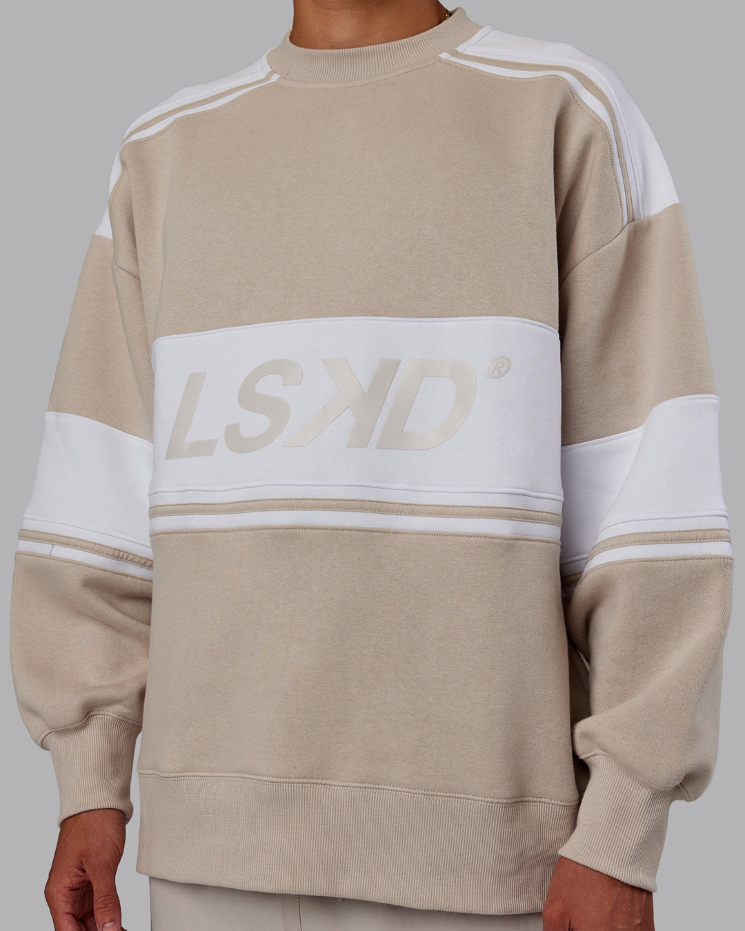 Man wearing A-Team Sweater Oversize - Shale Beige-White | Model:Jaxon | Size:M