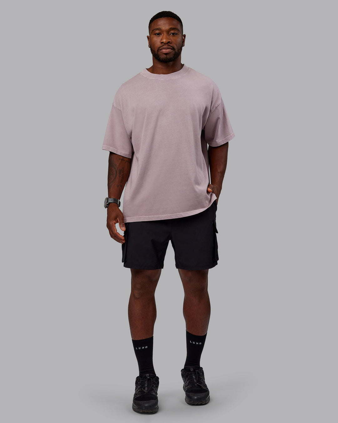 Man wearing Unisex Washed Set The Standard Heavyweight Tee Oversize - Greyish Purple-Off White