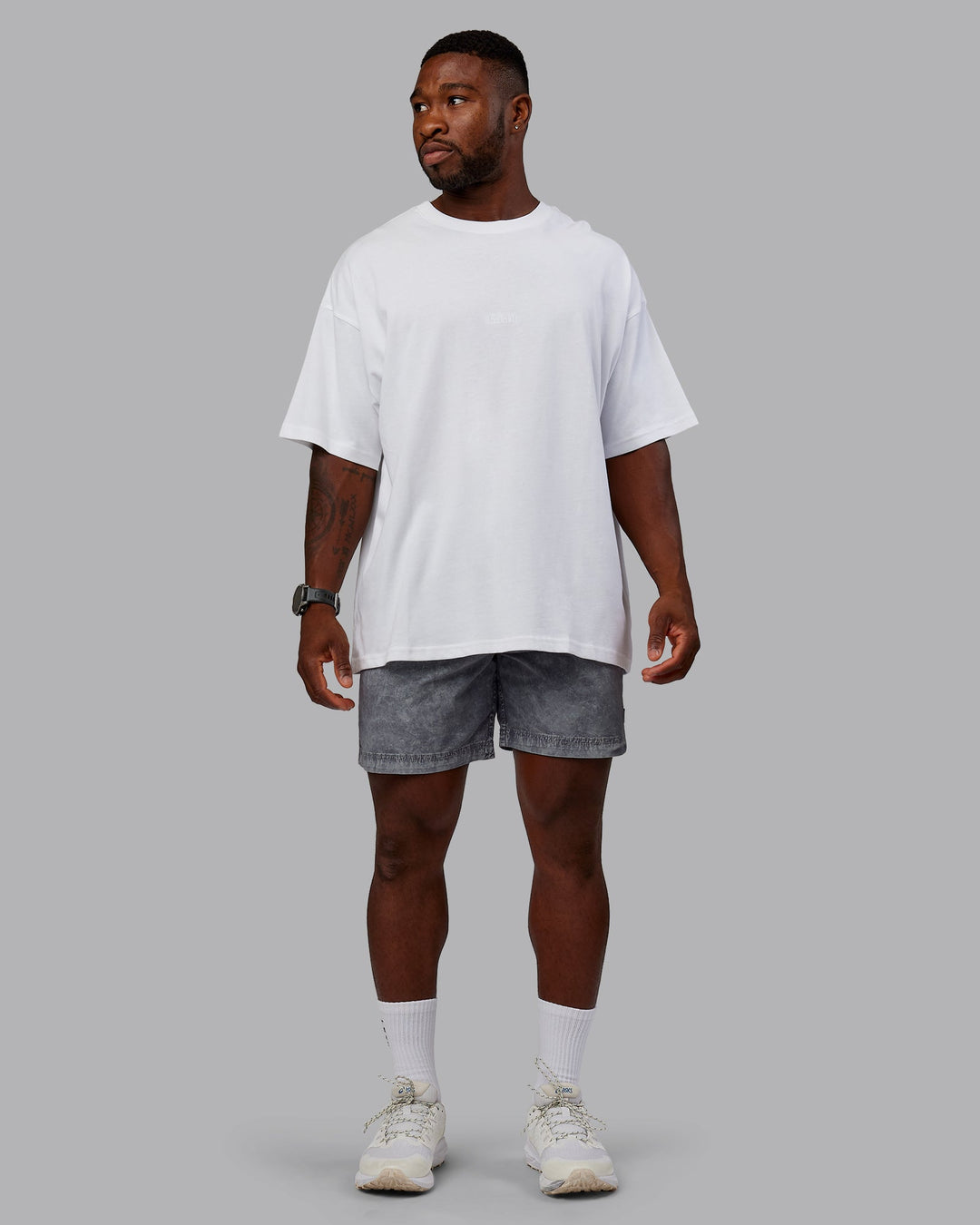 Man wearing Washed Daily 7&quot; Shorts - Circular Grey