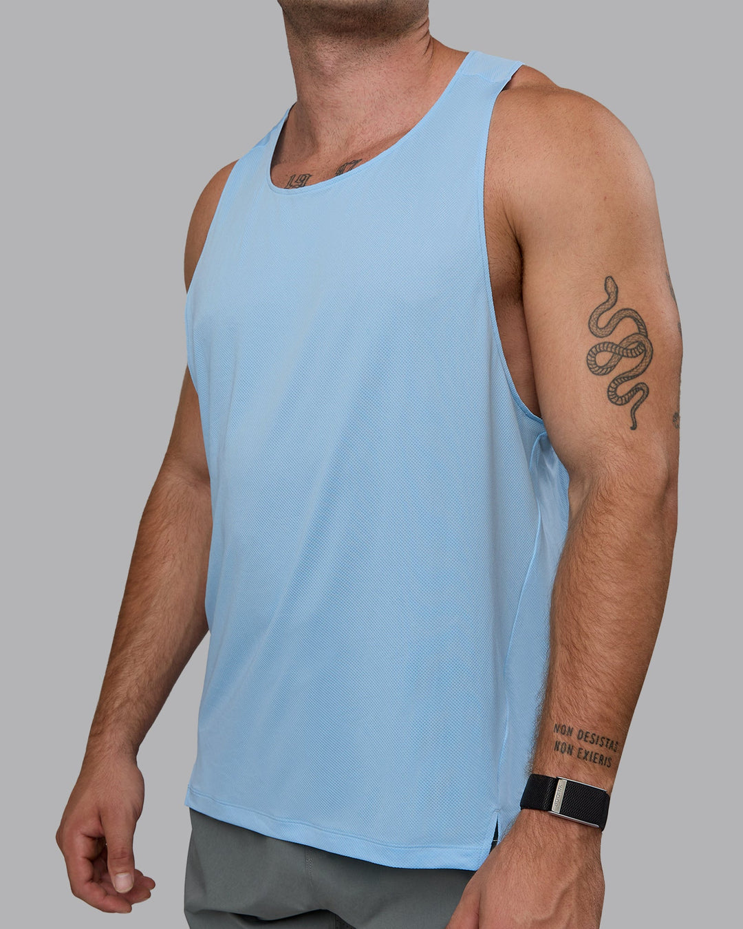 Man wearing Pace Running Tank - Glacial Blue