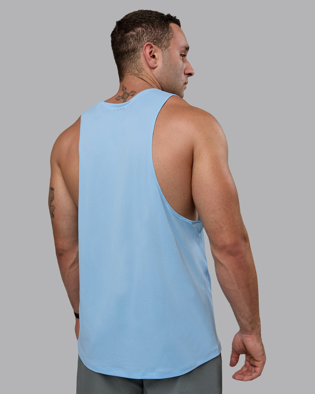 Man wearing Pace Running Tank - Glacial Blue