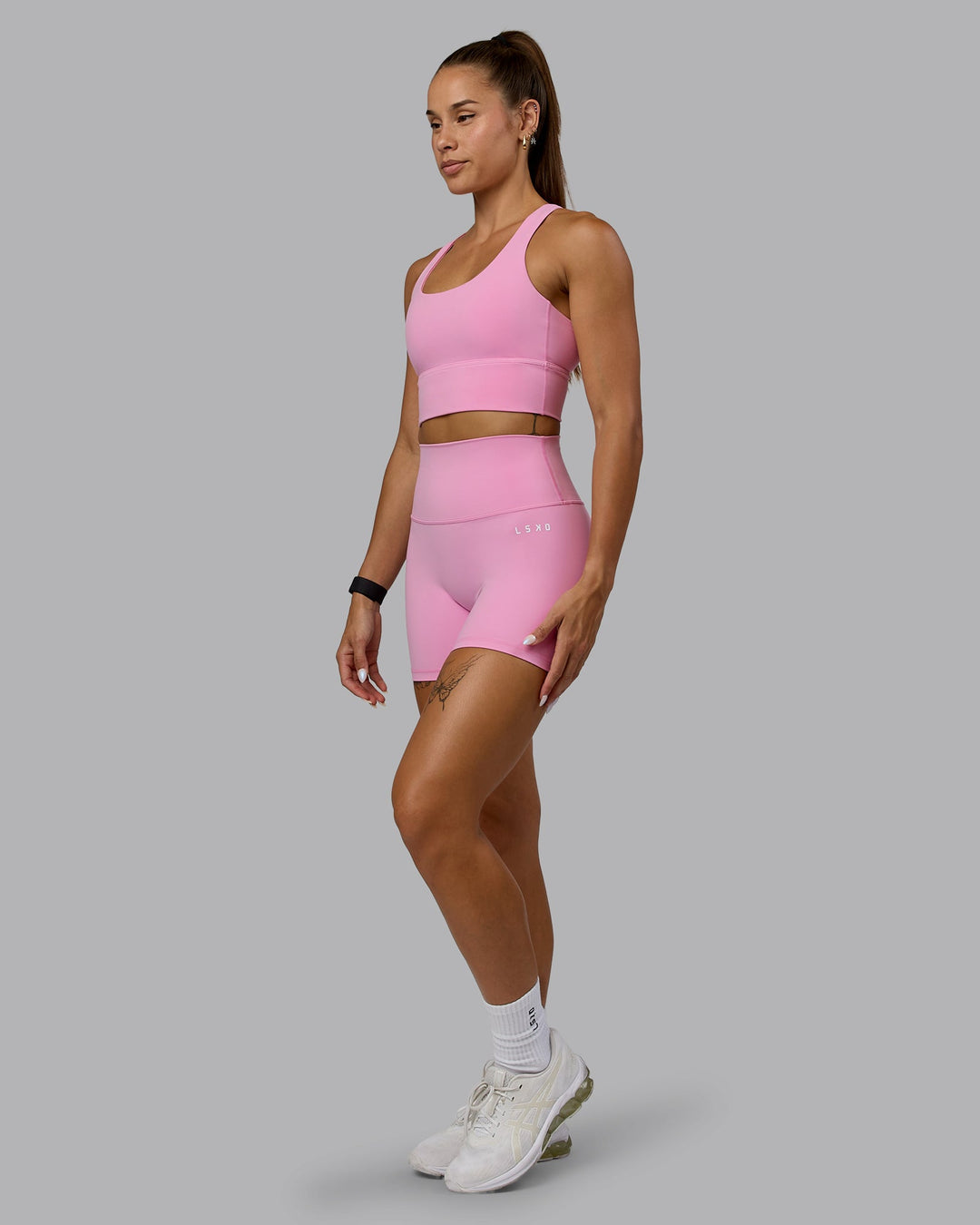 Woman wearing Base 2.0 X-Short Tights - Bubblegum