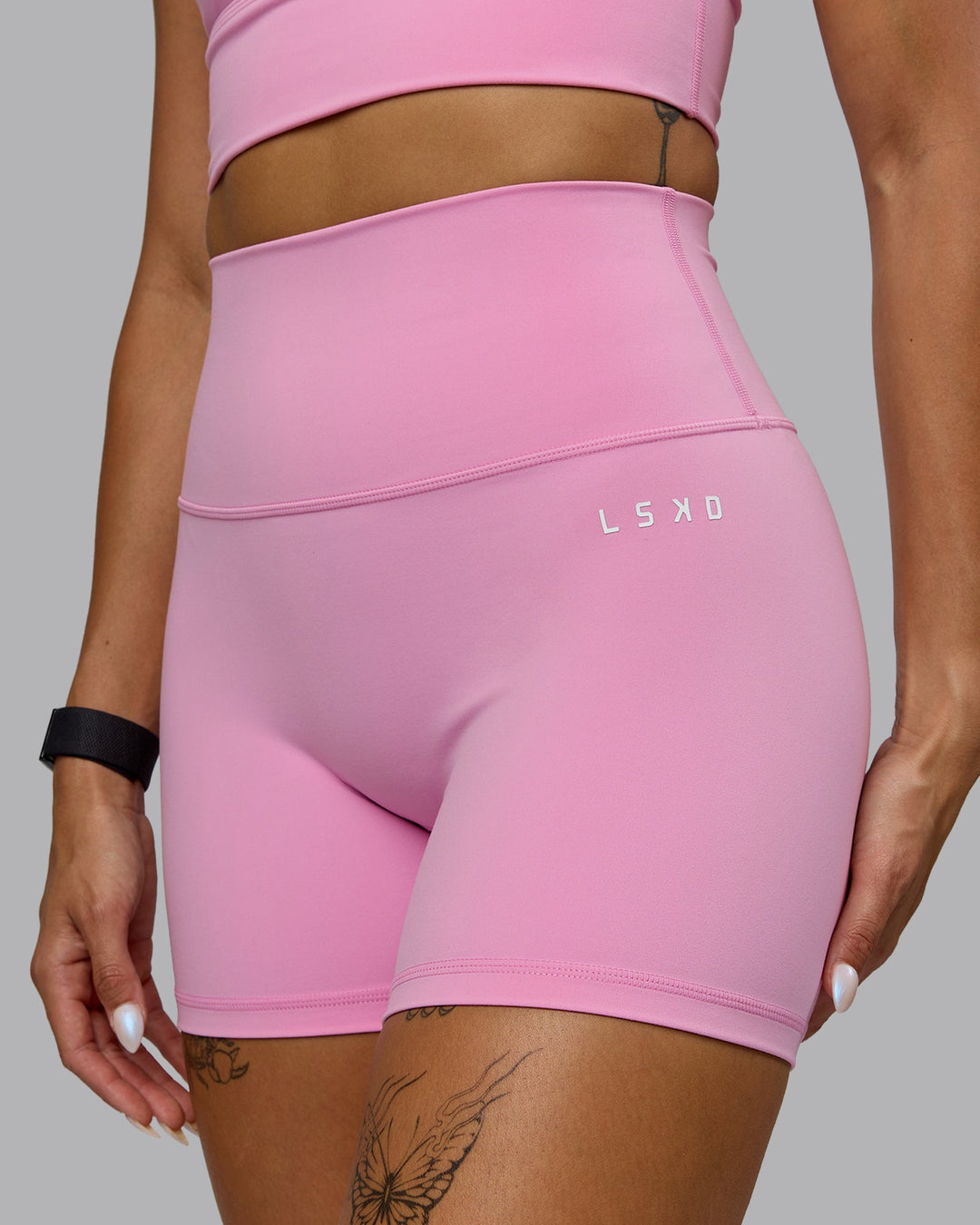 Woman wearing Base 2.0 X-Short Tights - Bubblegum