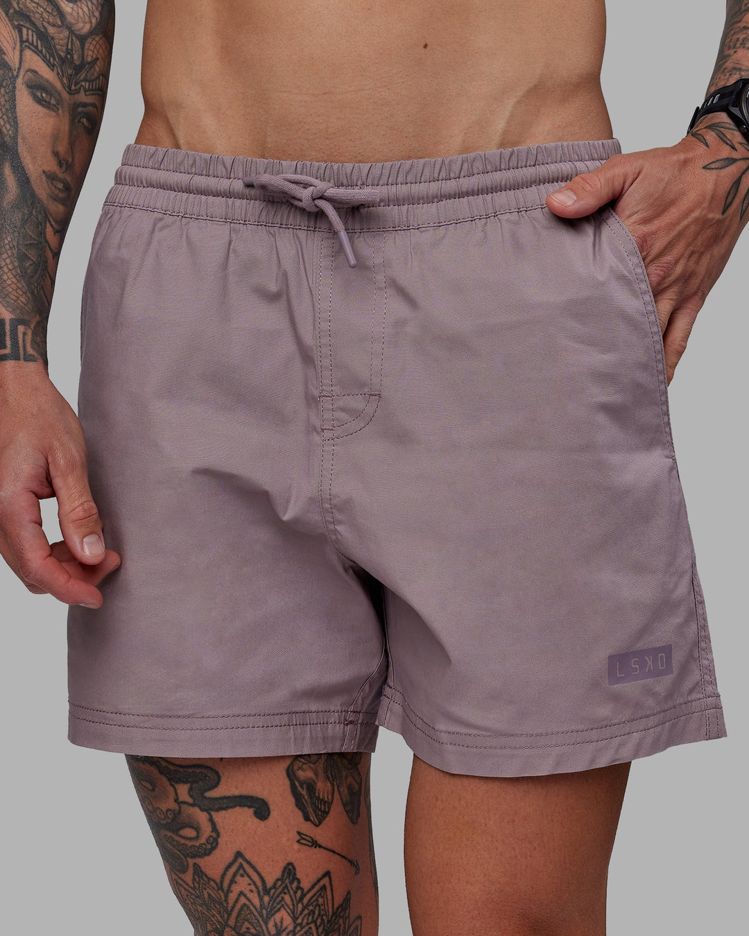 Man wearing Daily 5&quot; Shorts - Grey Purple