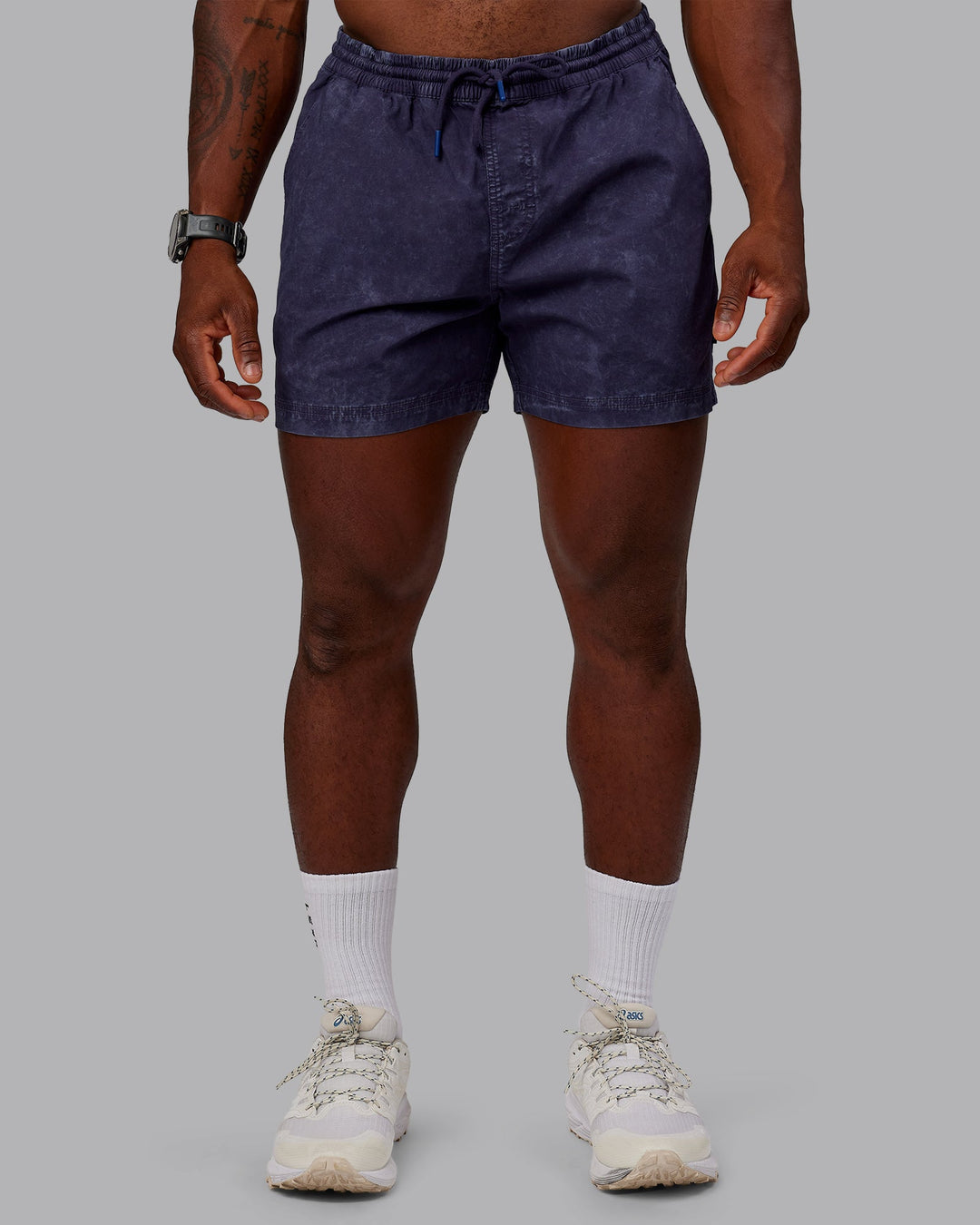 Man wearing Washed Daily 5&quot; Shorts - Midnight Blue