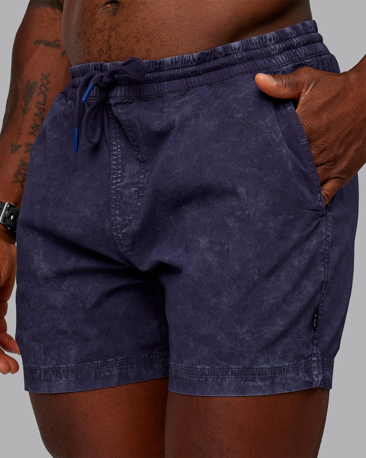 Man wearing Washed Daily 5&quot; Shorts - Midnight Blue
