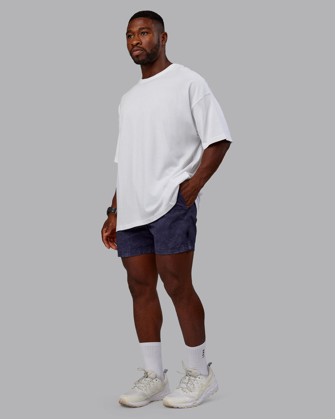 Man wearing Washed Daily 5&quot; Shorts - Midnight Blue