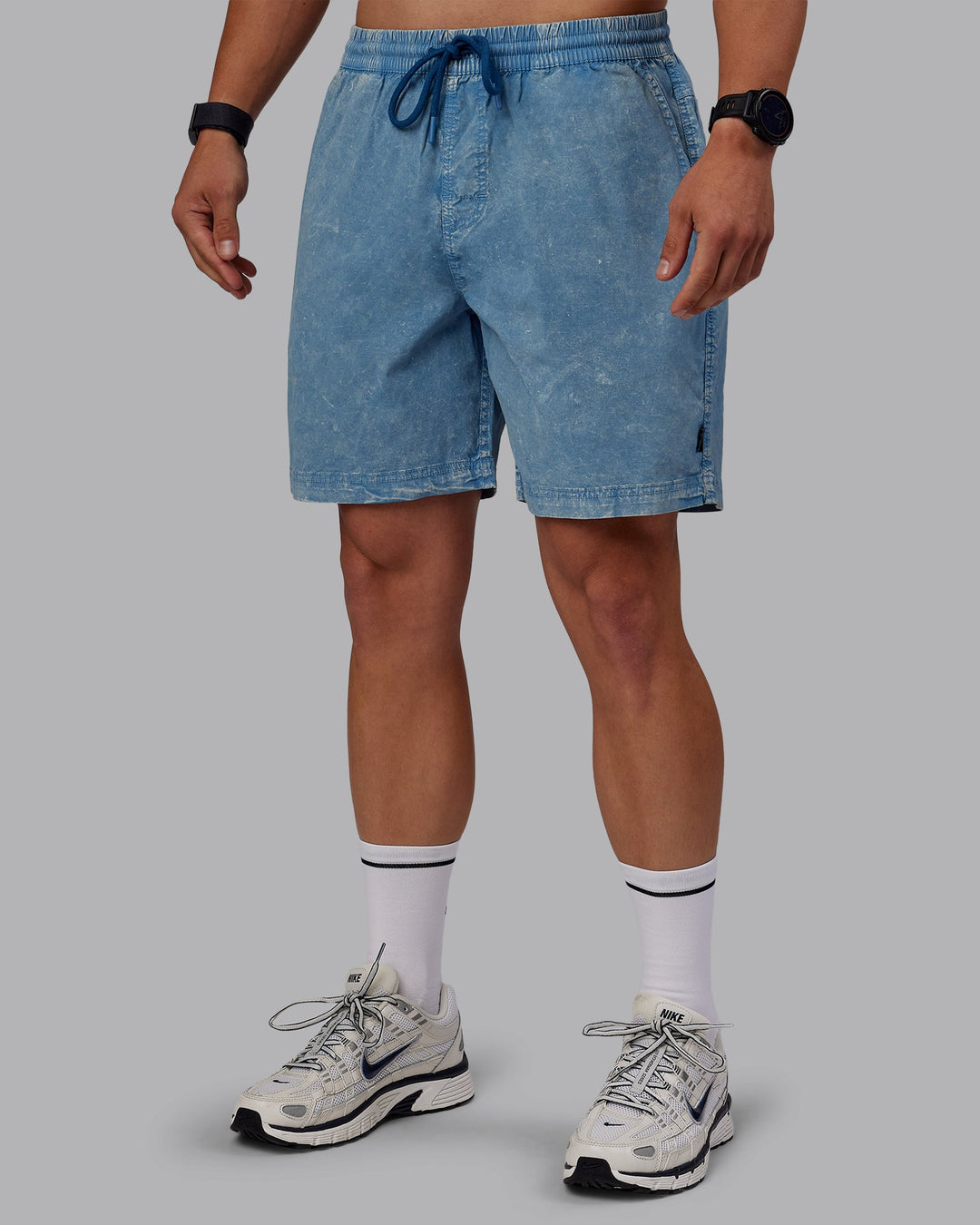 Man wearing Washed Daily 7&quot; Shorts - Elemental Blue