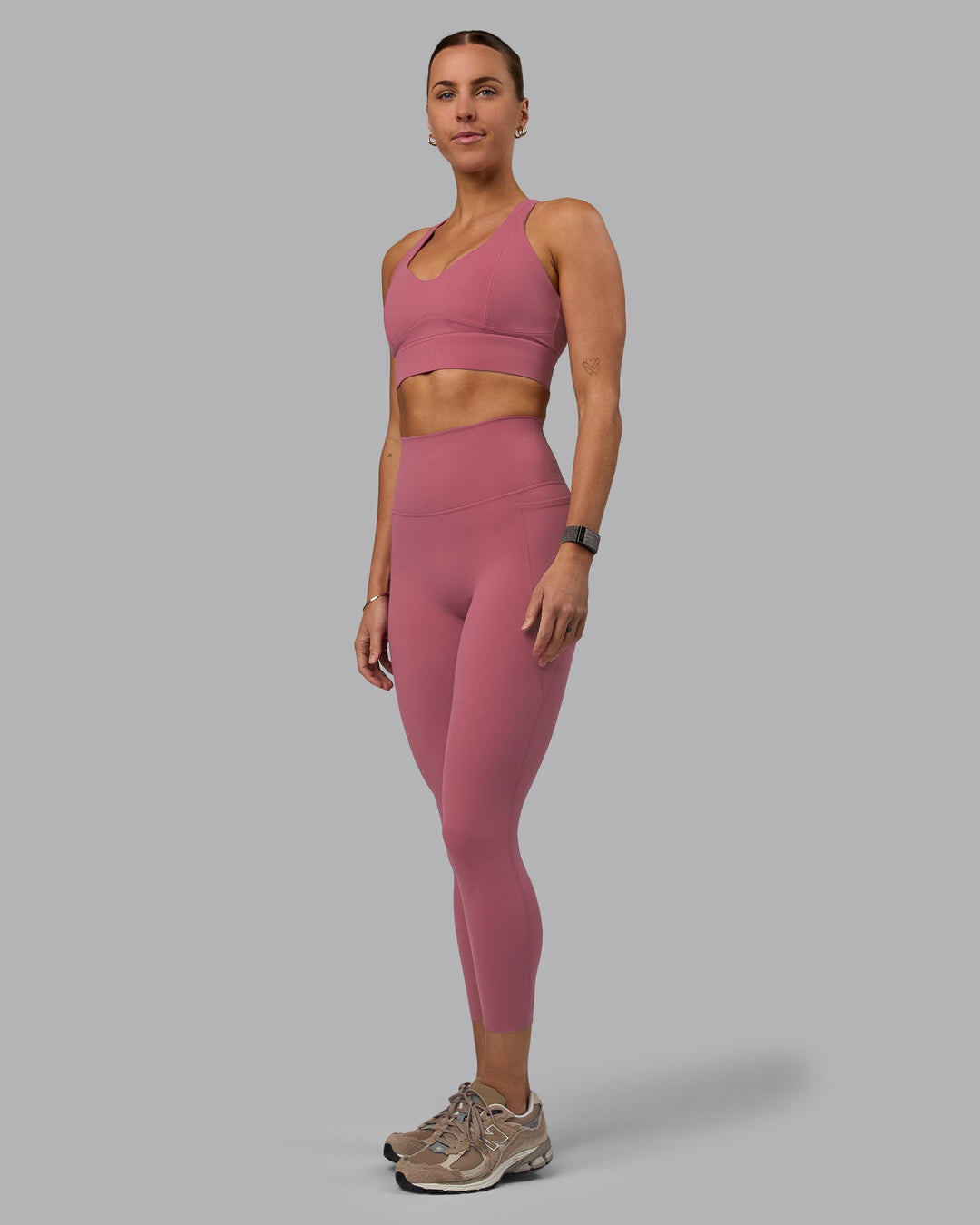 Woman wearing Elixir Ultra High-Rise 7/8 Legging Pockets - Mauve Haze