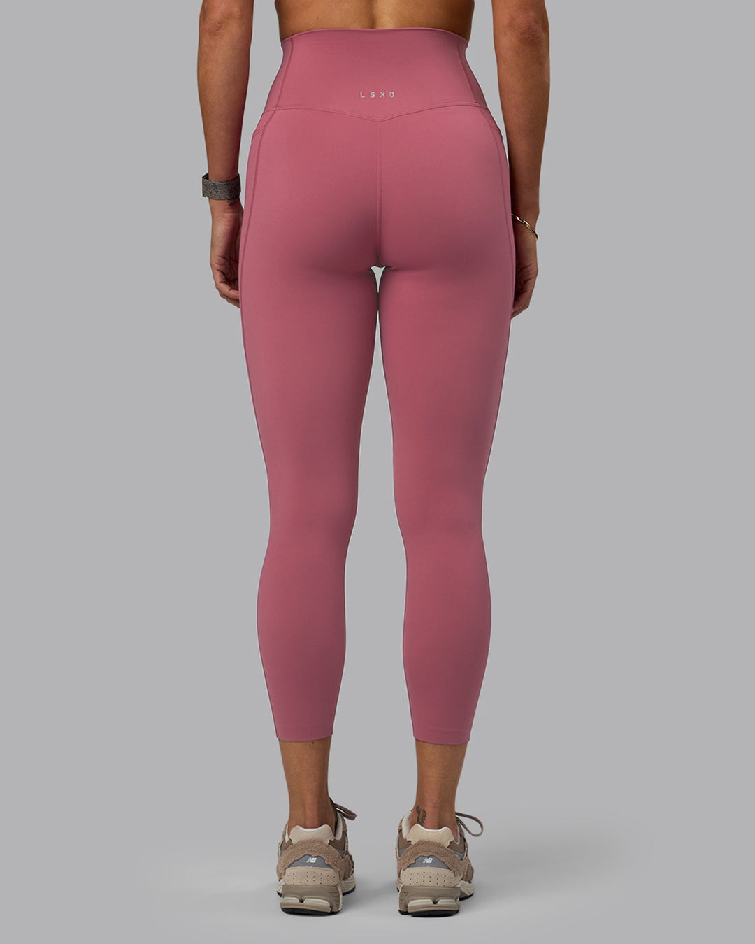 Woman wearing Elixir Ultra High-Rise 7/8 Legging Pockets - Mauve Haze