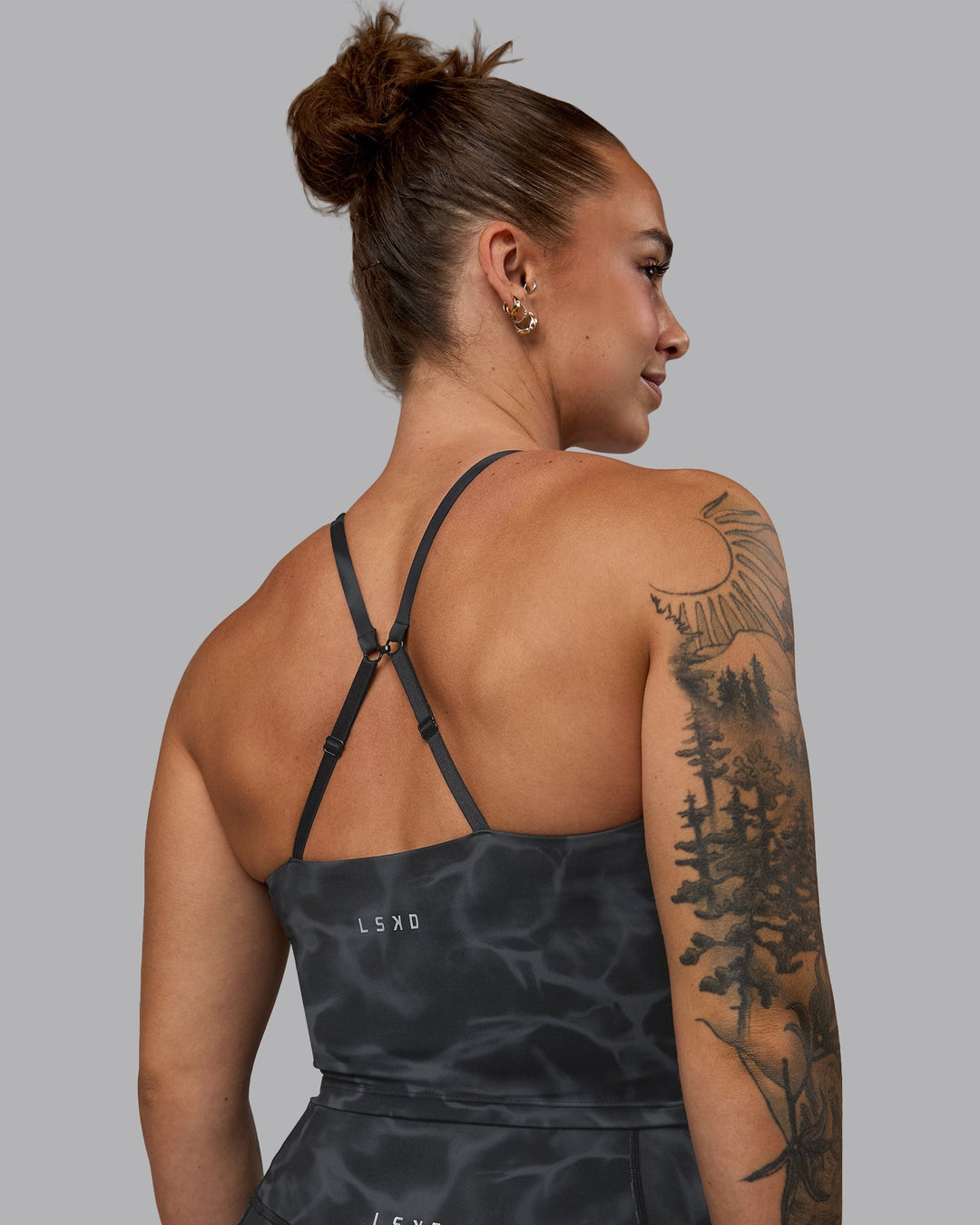 Woman wearing Elixir Active Tank - Tranquil-Black