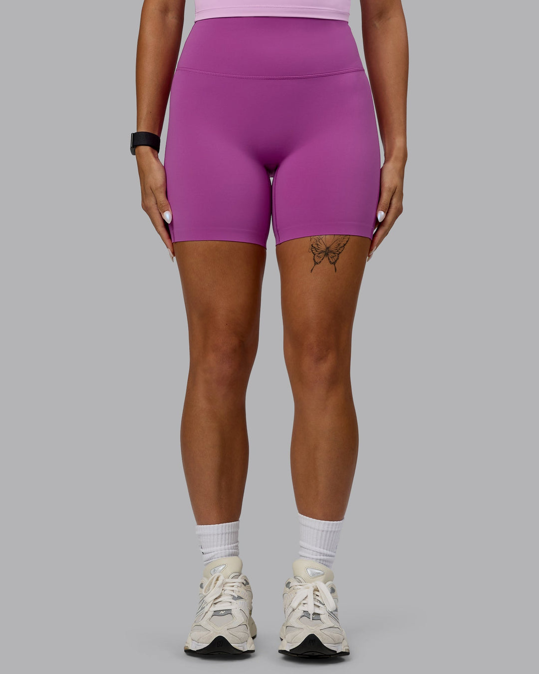 Woman wearing Elixir Mid Short Tights - Orchid