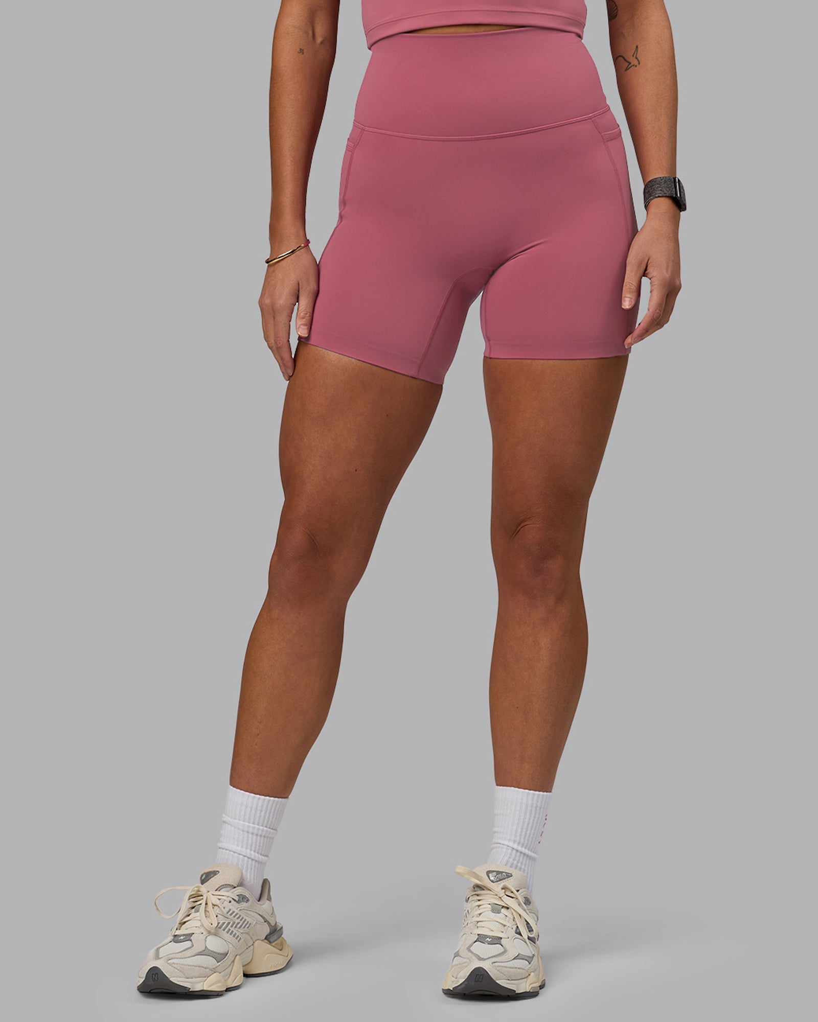 Woman wearing Elixir Ultra High-Rise 6" Short Pockets - Mauve Haze