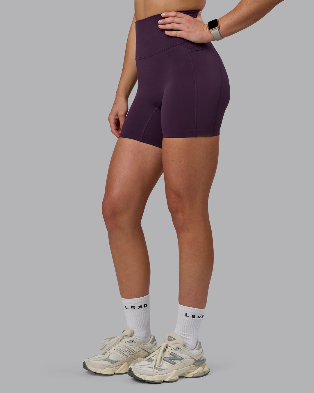 Woman wearing Elixir Mid Short Tights With Pockets - Midnight Plum