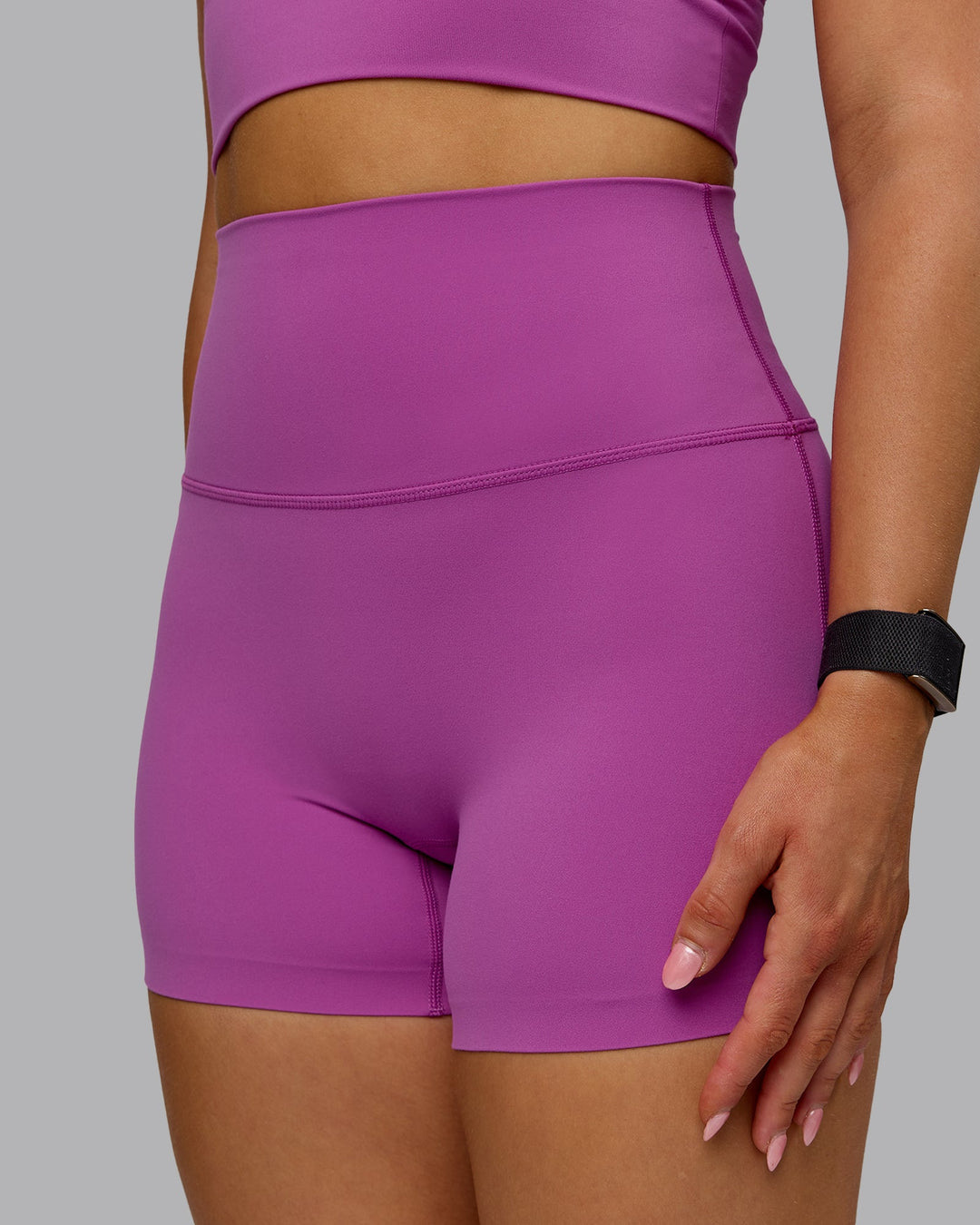 Woman wearing Elixir X-Short Tights - Orchid