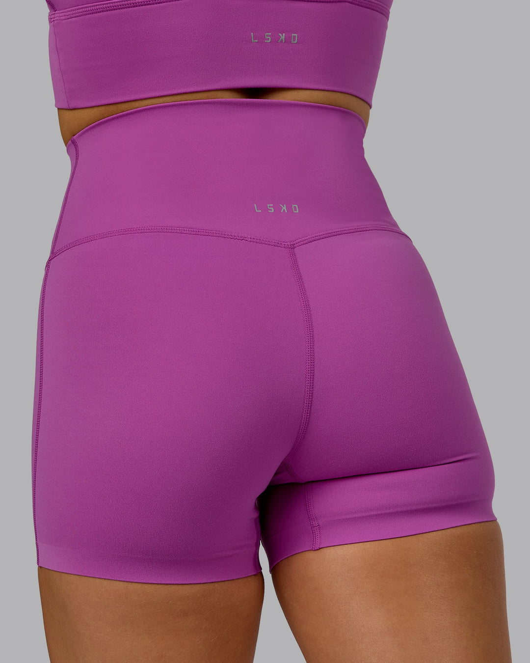 Woman wearing Elixir X-Short Tights - Orchid