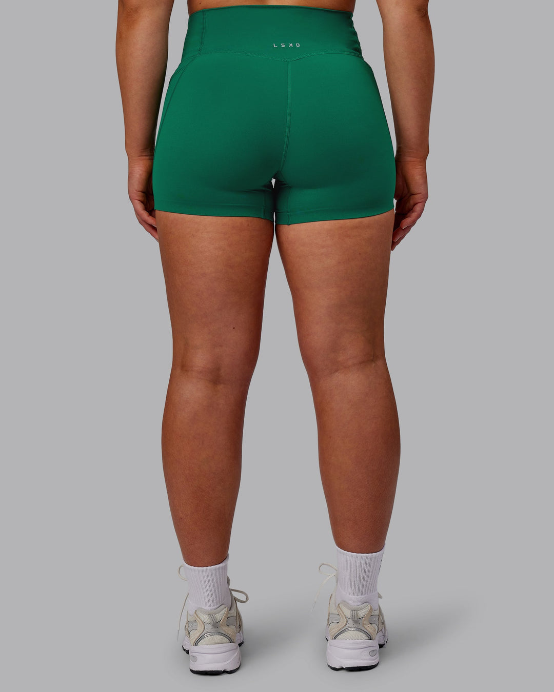 Woman wearing Elixir X-Short Tights With Pockets - Malachite