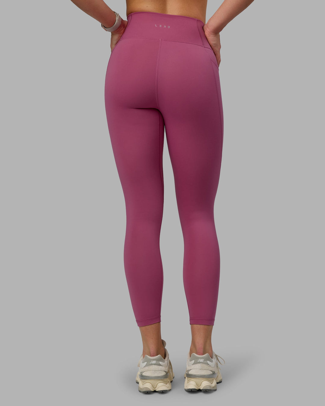 Woman wearing Fusion 7/8 Length Tights with Pockets - Mauve Haze