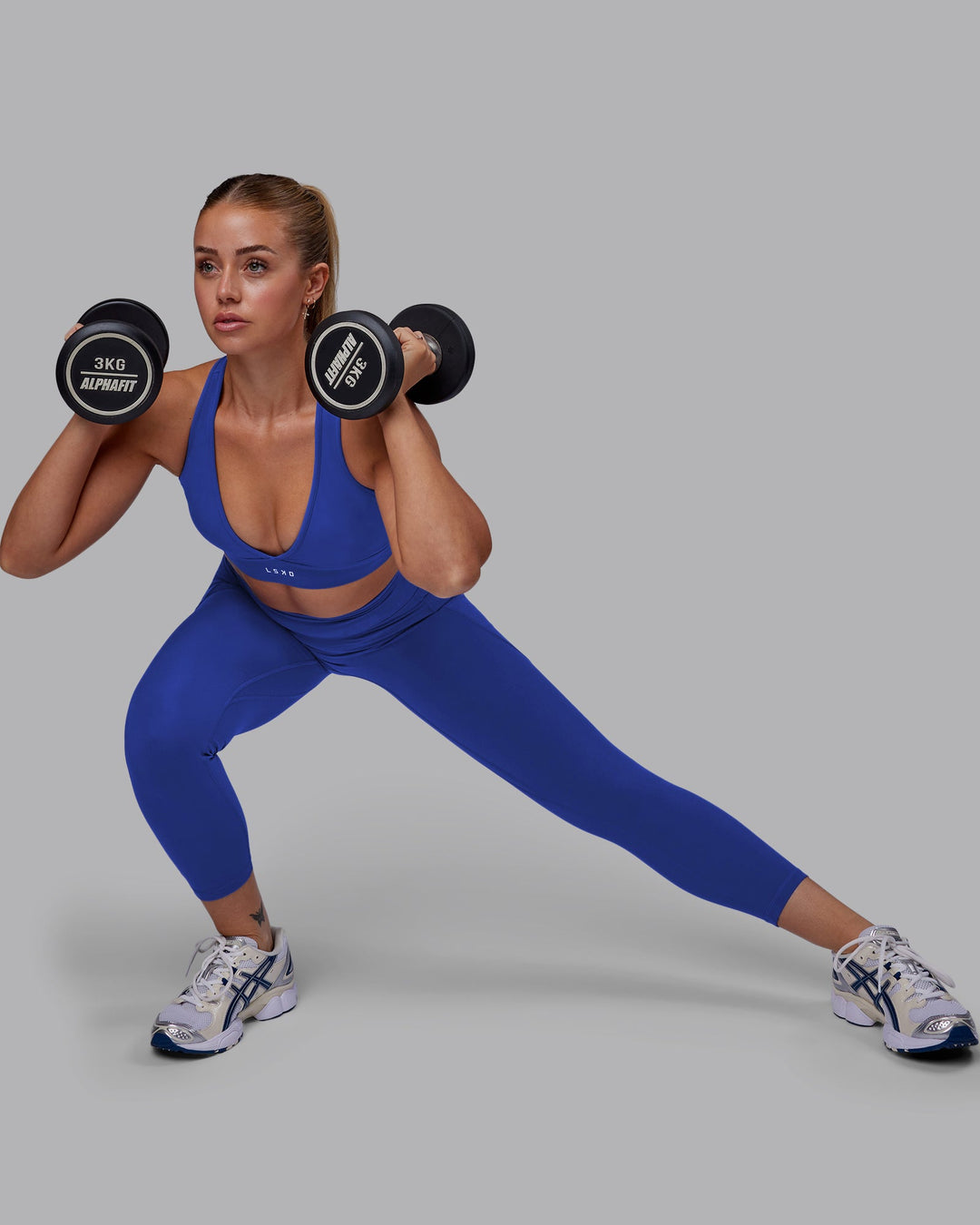 Woman wearing Fusion Ultra High-Rise 7/8 Legging Pockets - Power Cobalt | Model:Hannah | Size:S