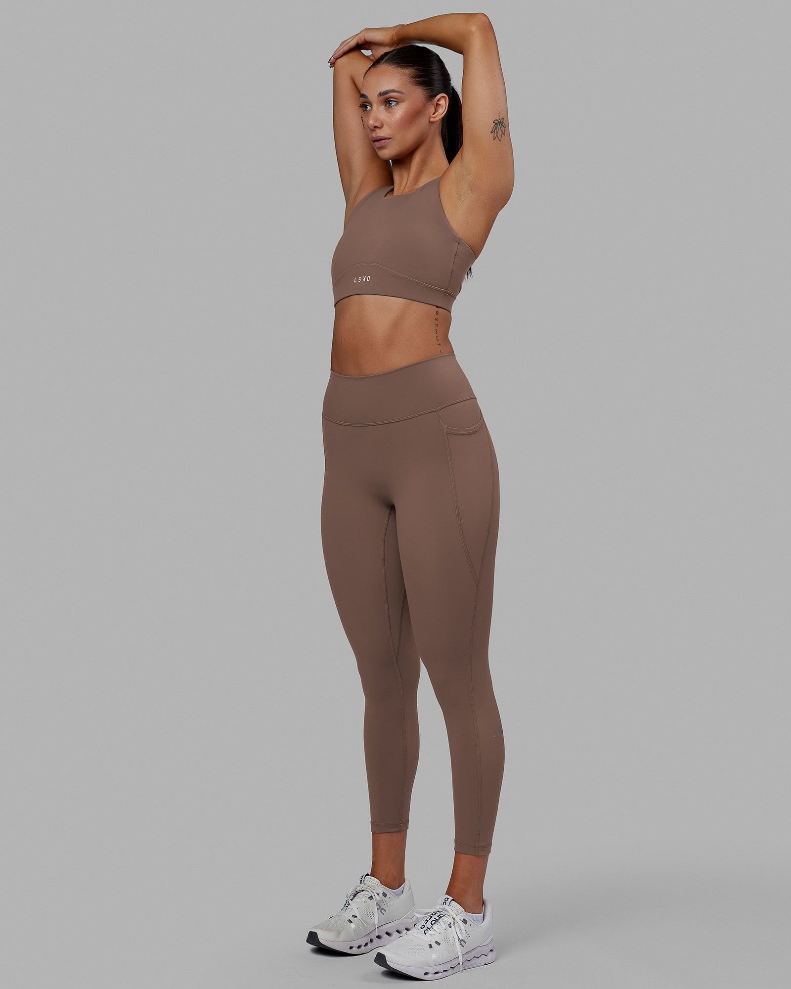 Woman wearing Fusion Ultra High-Rise 7/8 Legging Pockets - Deep Taupe | Model:Blaize | Size:S
