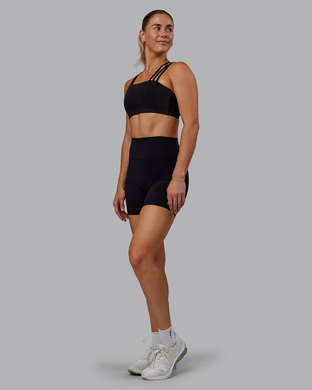 Woman wearing Fusion Mid Short Tights - Black No Pockets