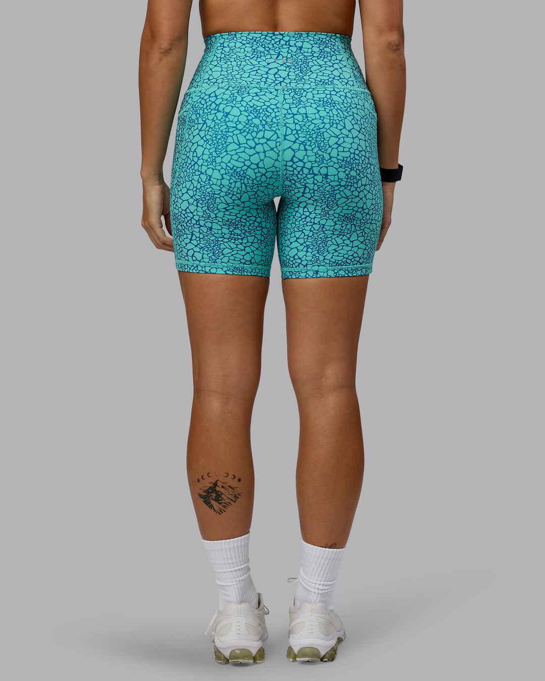 Woman wearing Fusion Ultra High-Rise 6&quot; Short Pockets - Aquatic Awe Vitality Print | Model:Vanessa | Size:S