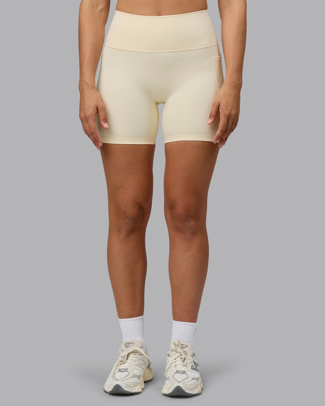 Woman wearing Fusion Mid Short Tights with Pockets - Ivory