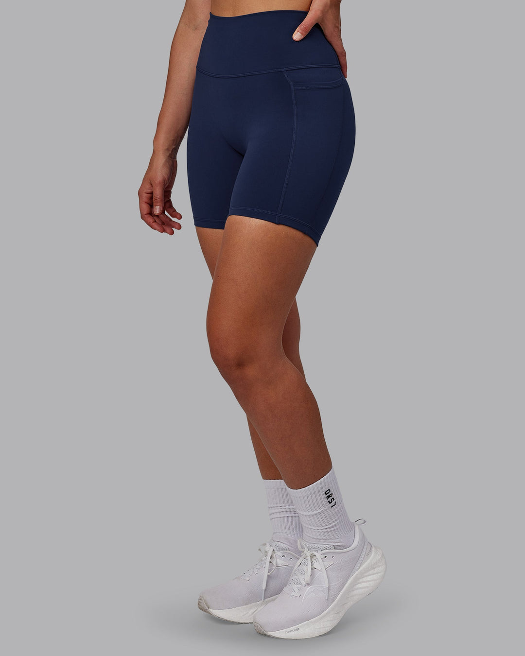 Woman wearing Fusion Mid Short Tights with Pockets - Future Navy