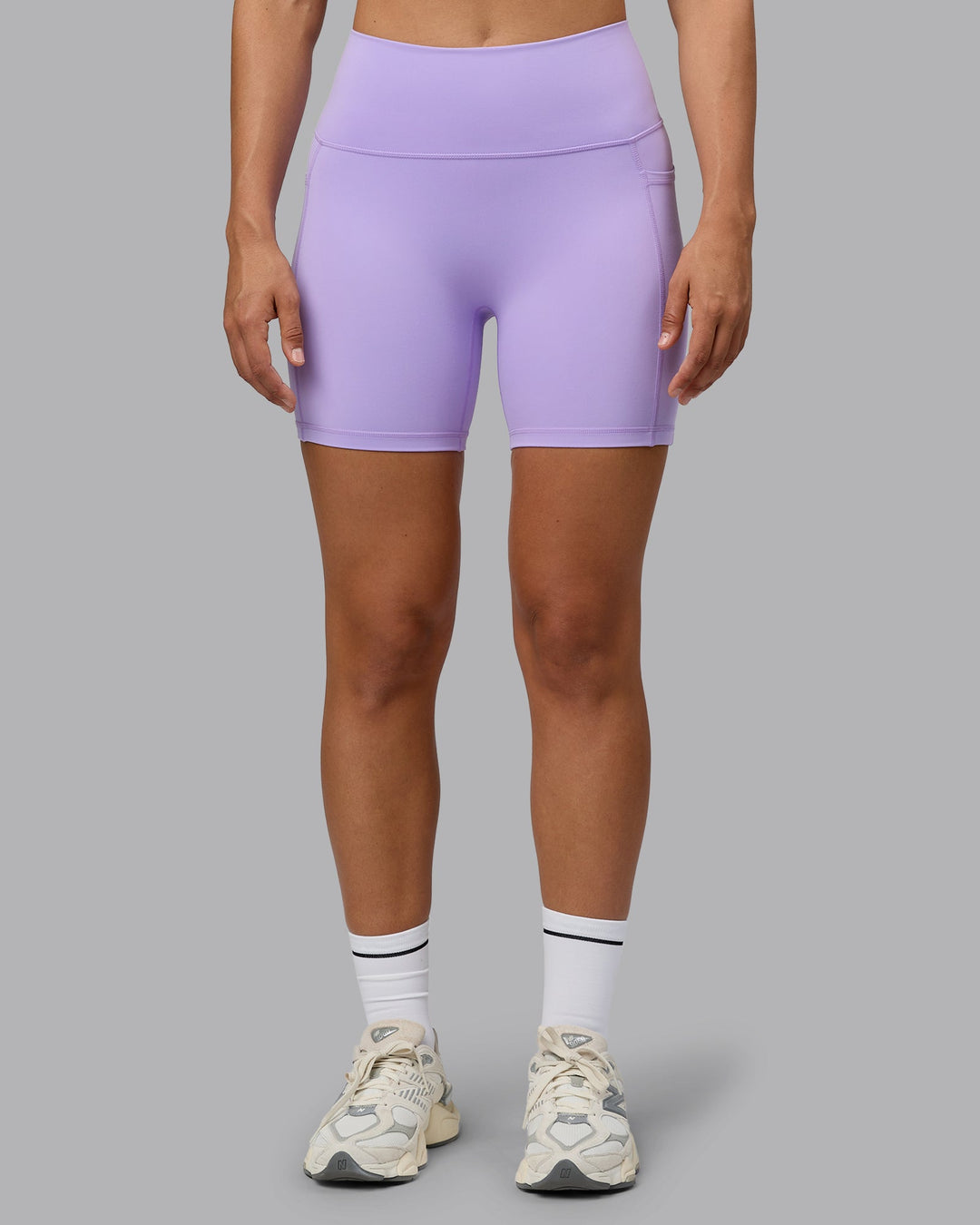 Woman wearing Fusion Mid Short Tights with Pockets - Pale Lilac