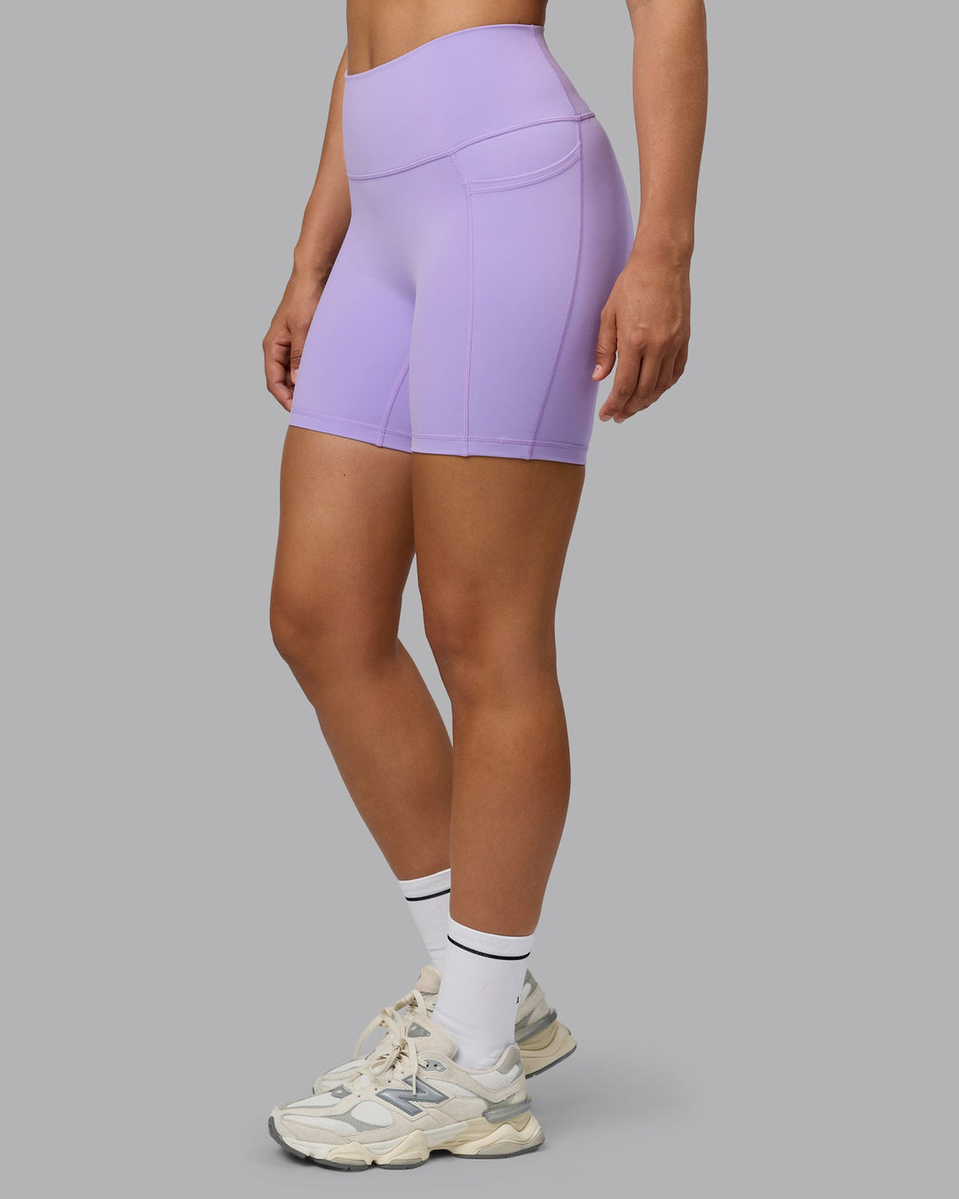 Woman wearing Fusion Mid Short Tights with Pockets - Pale Lilac