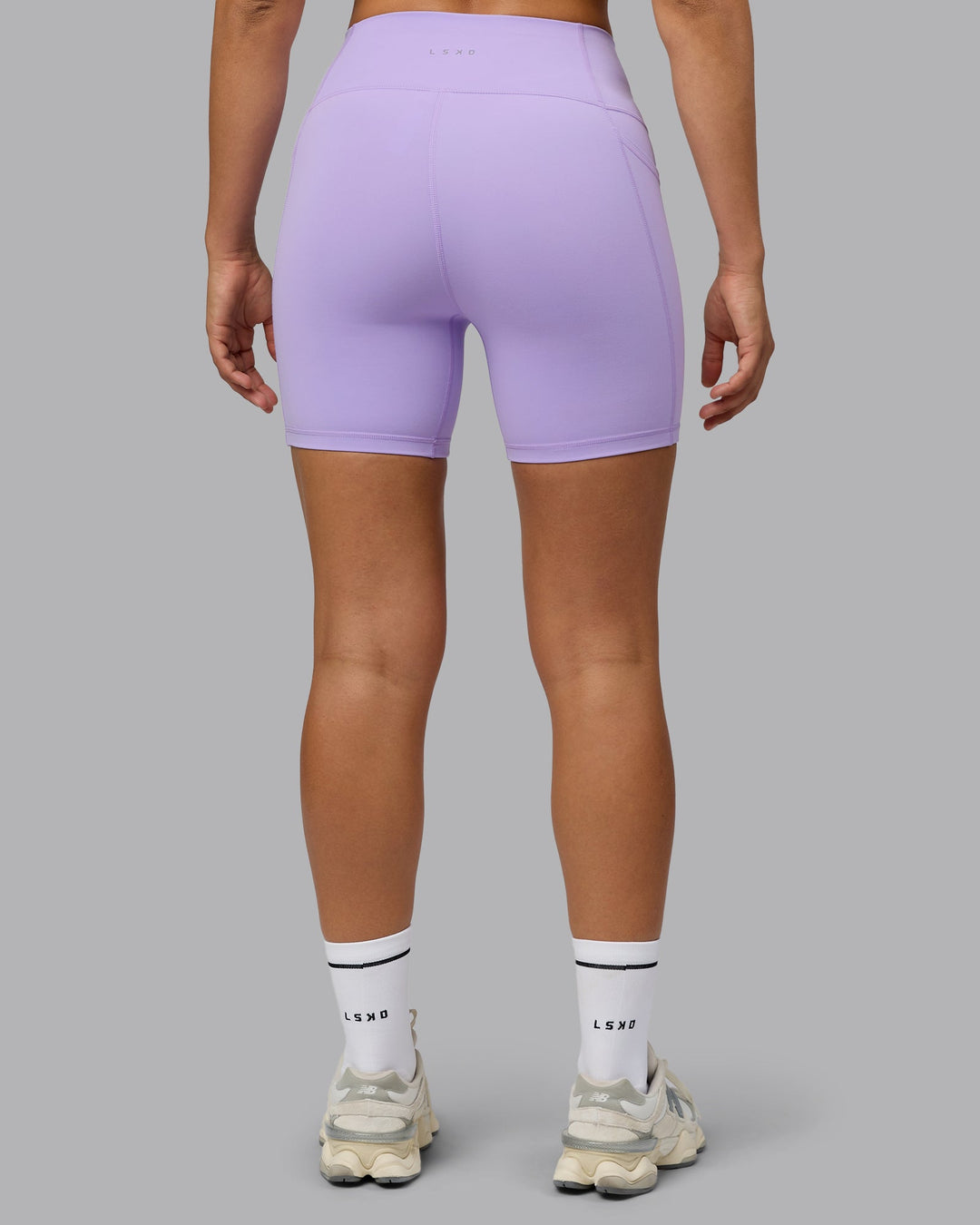 Woman wearing Fusion Mid Short Tights with Pockets - Pale Lilac