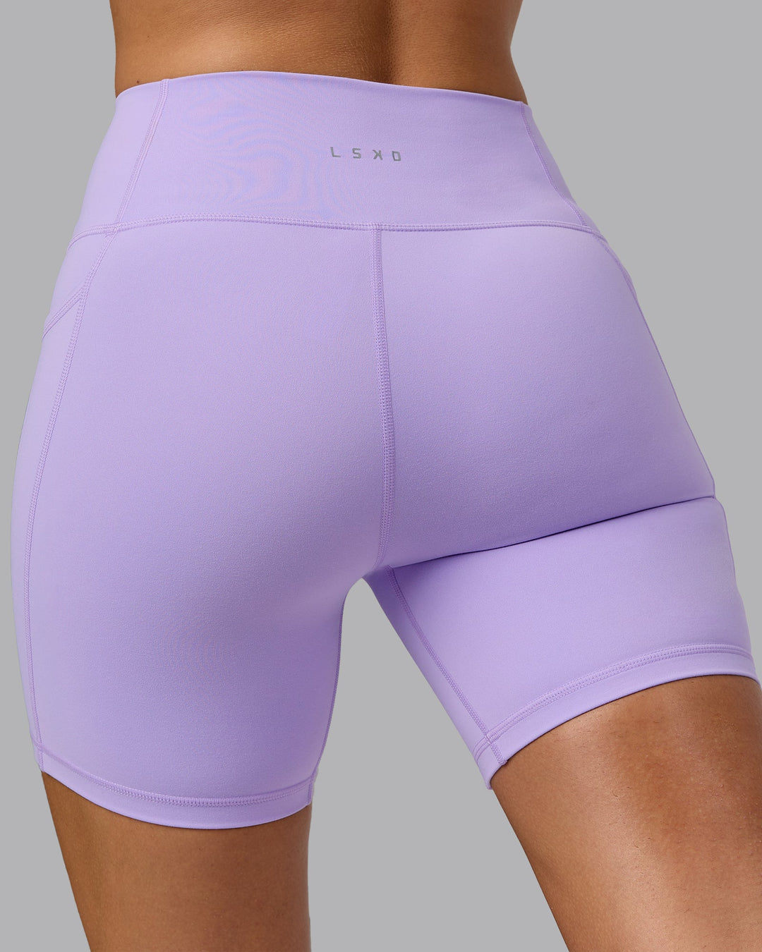 Woman wearing Fusion Mid Short Tights with Pockets - Pale Lilac