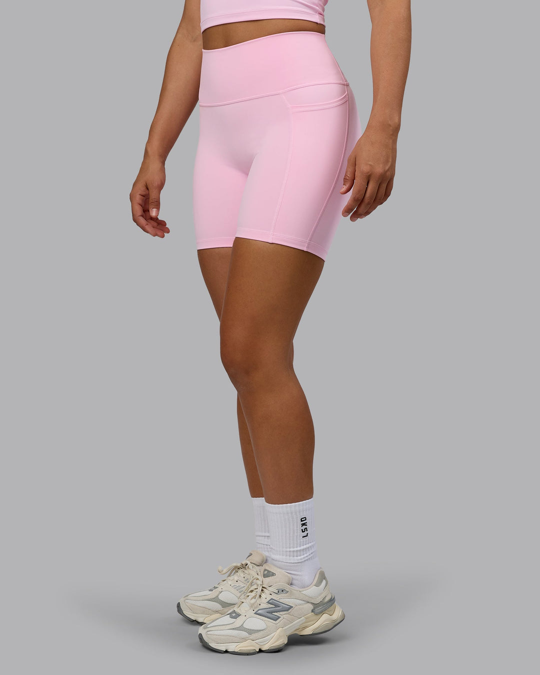 Woman wearing Fusion Mid Short Tights with Pockets - Pale Pink