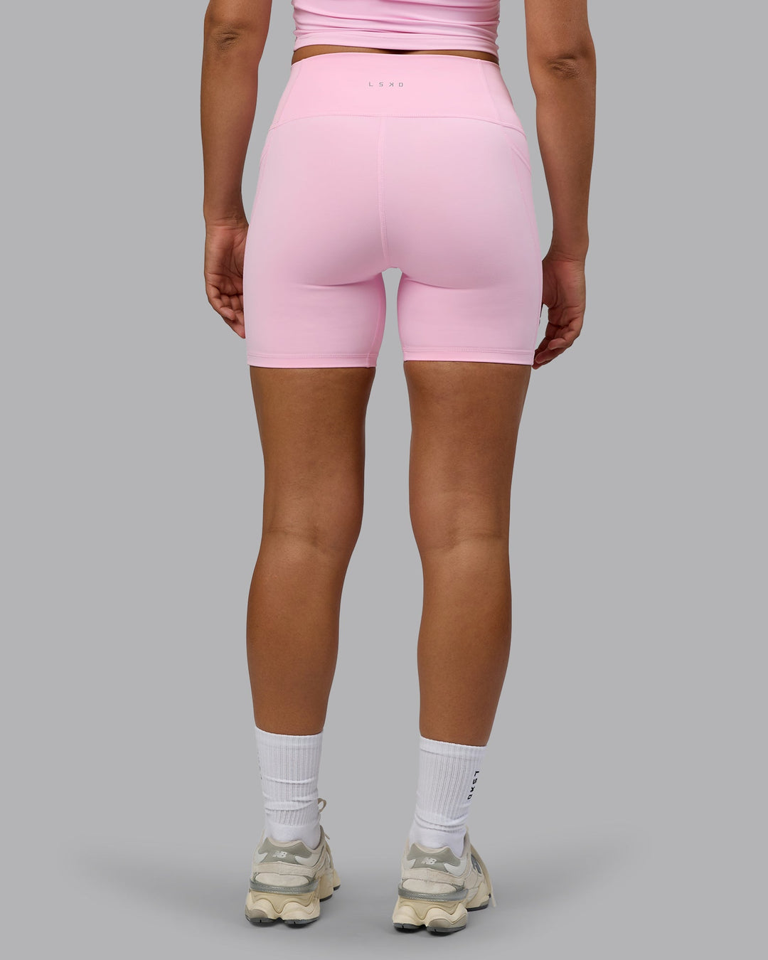 Woman wearing Fusion Mid Short Tights with Pockets - Pale Pink