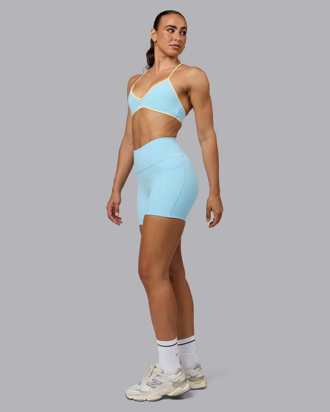 Woman wearing Fusion X-Short Tights with Pockets - Crystal Blue