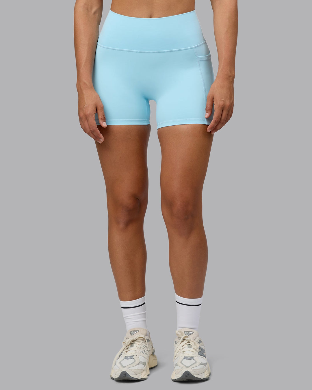 Woman wearing Fusion X-Short Tights with Pockets - Crystal Blue