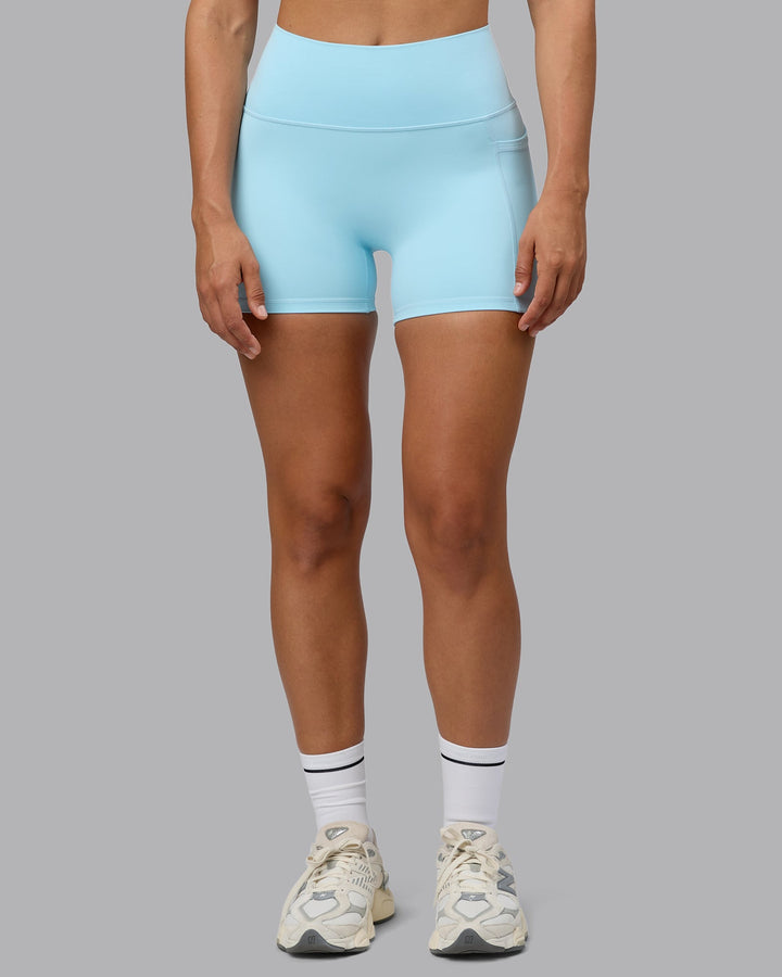 Woman wearing Fusion X-Short Tights with Pockets - Crystal Blue
