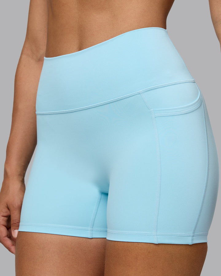 Woman wearing Fusion X-Short Tights with Pockets - Crystal Blue
