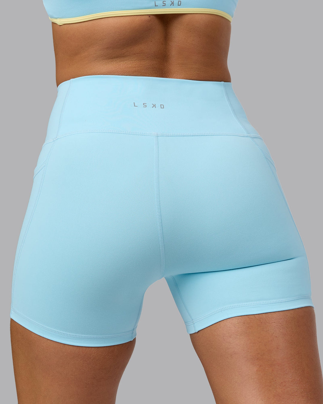 Woman wearing Fusion X-Short Tights with Pockets - Crystal Blue