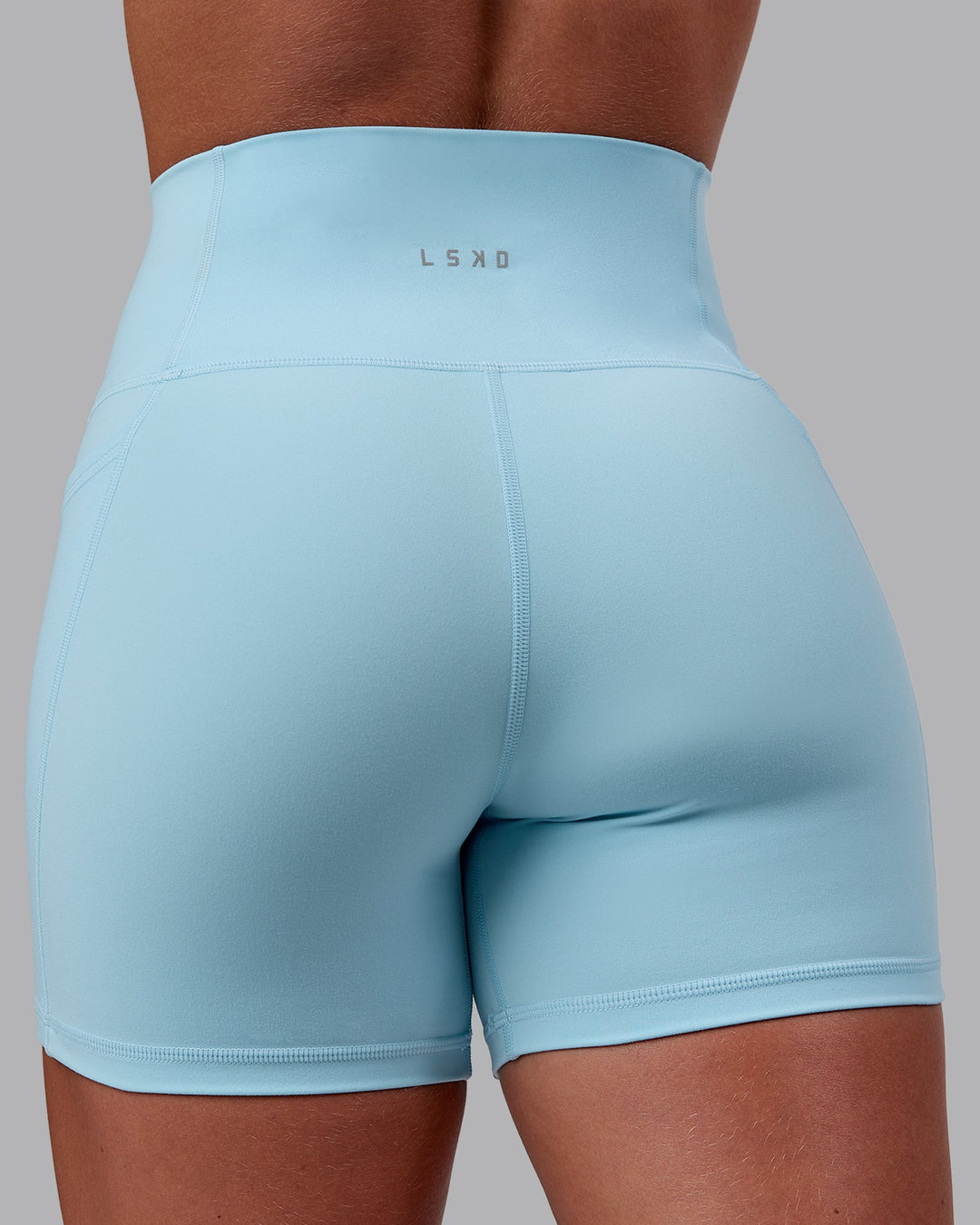 Woman wearing Fusion X-Short Tights - Glacial Blue